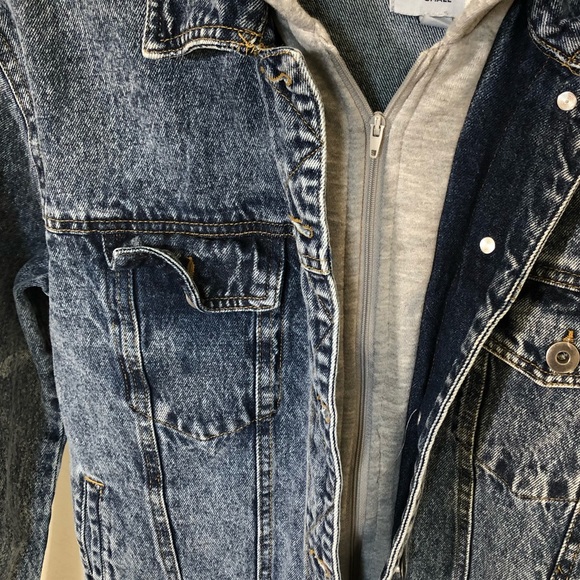 Denim Jacket with Hood. Size Small - Picture 3 of 6